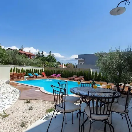 Birikina 3 Bei Porec Mit Pool