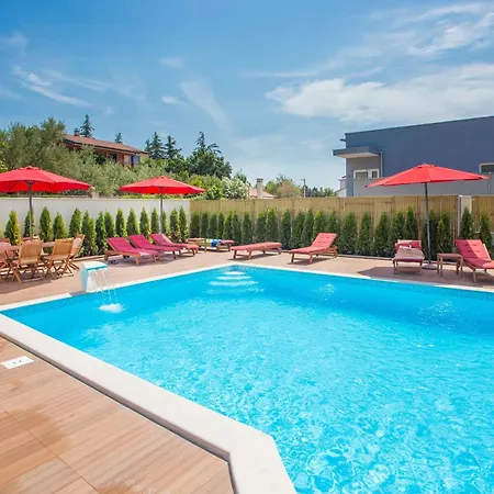 Apartmán Birikina 3 Bei Porec Mit Pool *