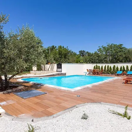 Birikina 3 Bei Porec Mit Pool