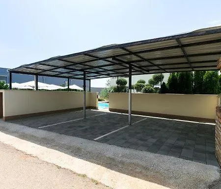 Apartmán Birikina 3 Bei Porec Mit Pool *