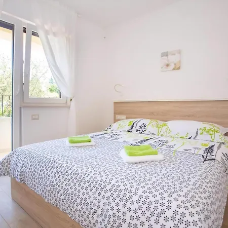 Birikina 3 Bei Porec Mit Pool Apartmán