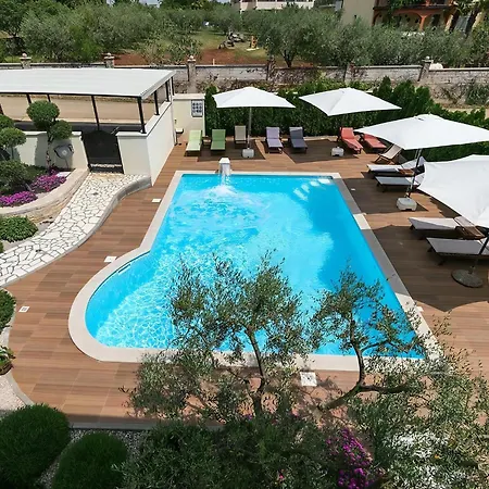 Birikina 3 Bei Porec Mit Pool Apartman Nova Vas
